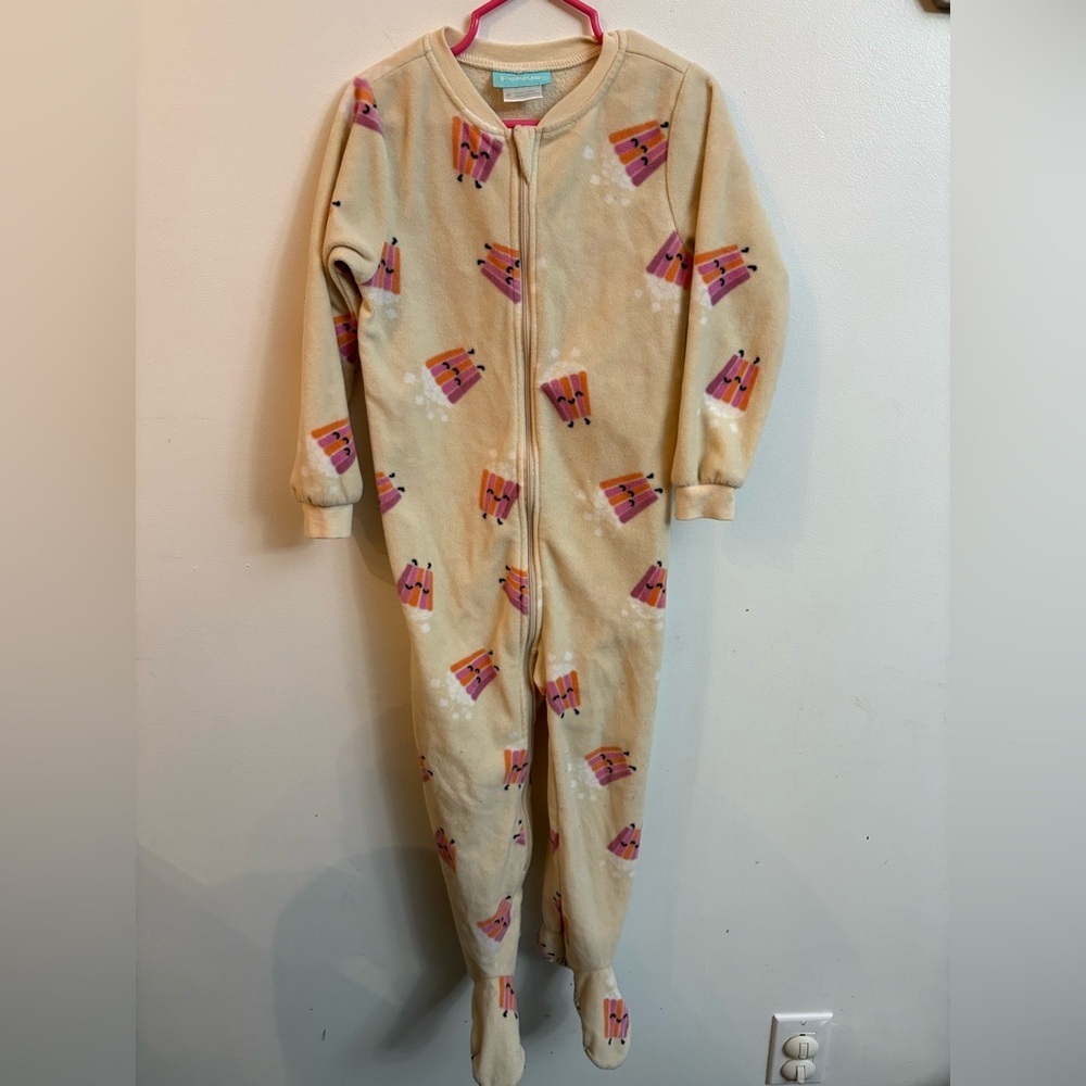 Pekkle polar pajamas popcorn 🍿 4 Years